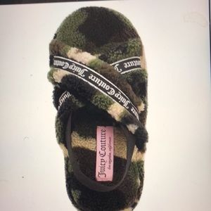 Juicy couture slipper slug back